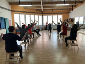 Pflegebegleitkräfte stärken ihren Rücken im Medi-Sport-Gym