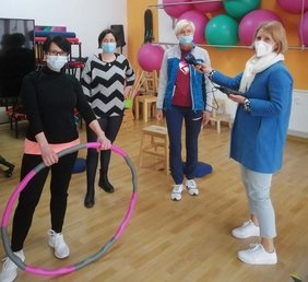 Stephanie Mosler vom HR4 beim Hula-Hoop Interview im MEDI-SPORT-GYM