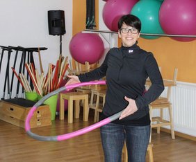 Fitnesstrainerin Pia Schaefer gibt Tipps zum Trendsport Hula Hoop